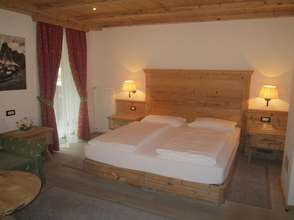 Hotel Corona Krone Selva di Val Gardena Camera foto